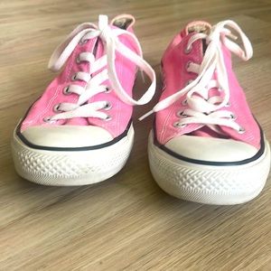 pink All-star converse low top size 9.5 shoes
